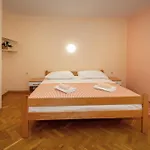 Apartman Lidija In A Quiet Area
