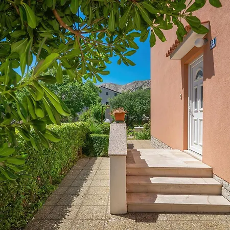Apartman Lidija In A Quiet Area Baška