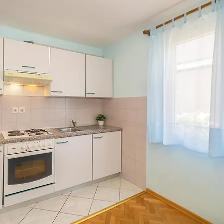 Lidija In A Quiet Area Appartement *